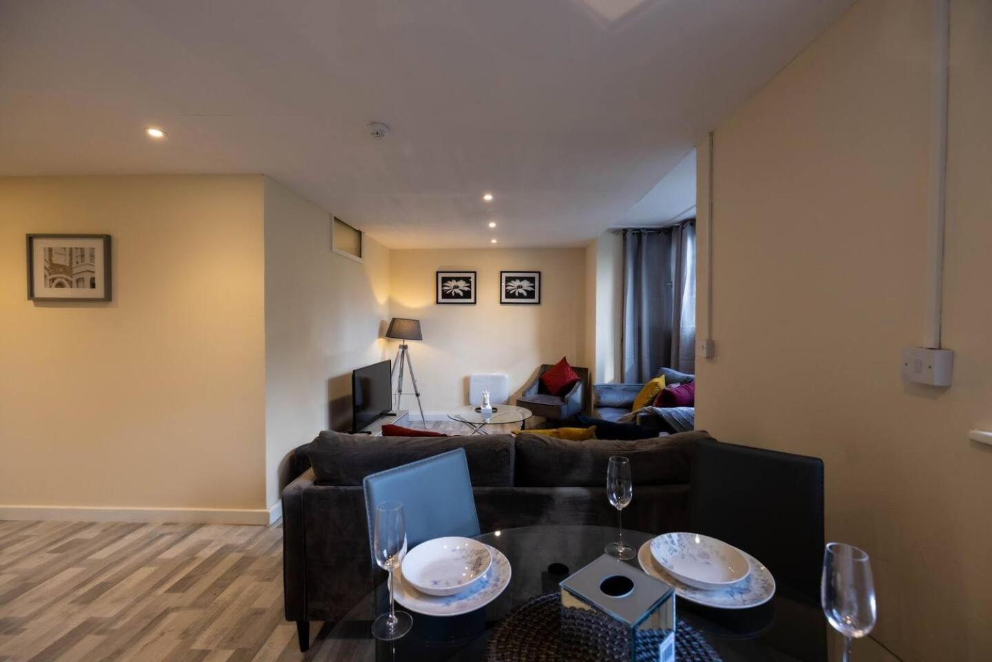 3 Bedroomflat-Free Parking-Wifi-Parking-8People Лондон Екстериор снимка
