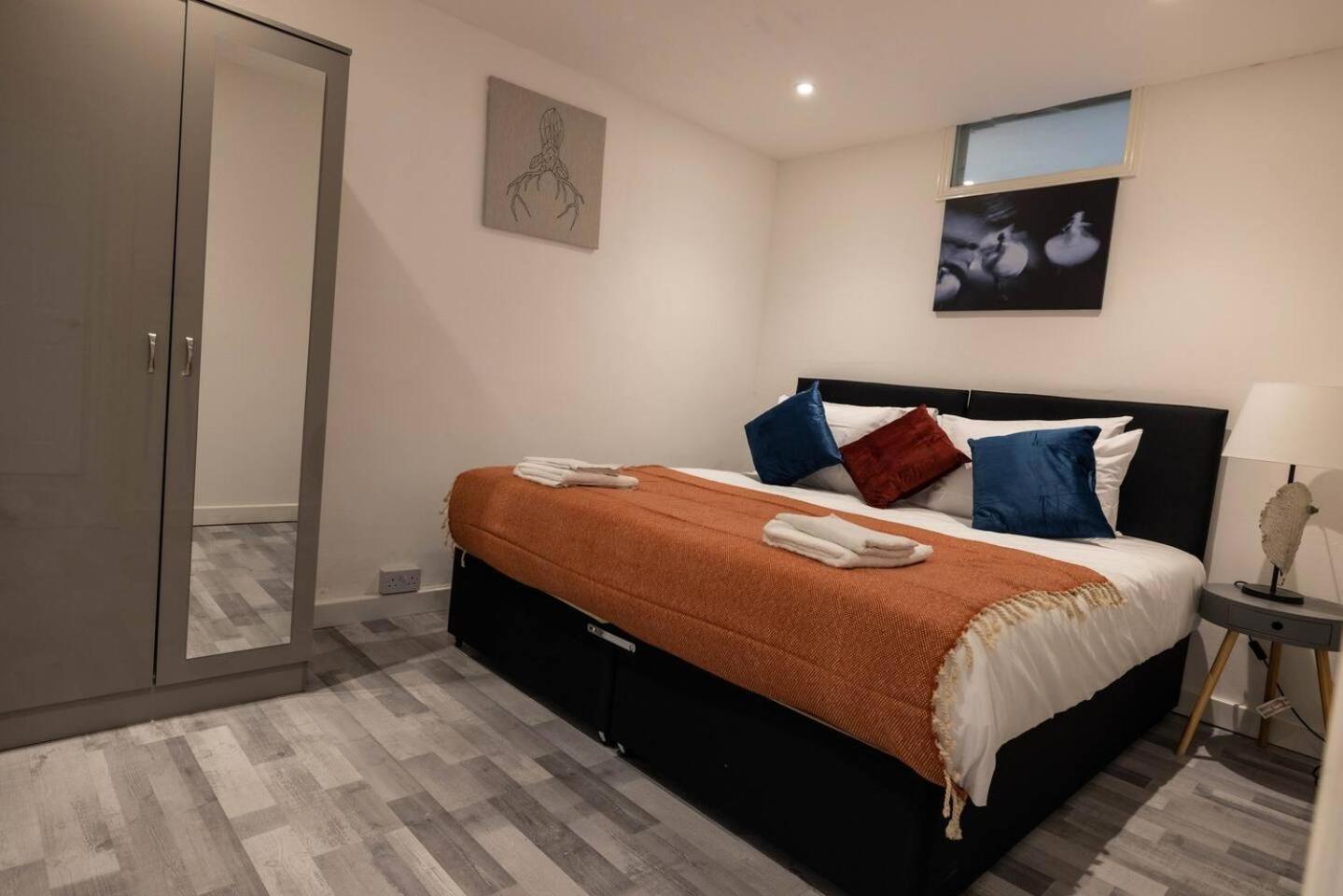 3 Bedroomflat-Free Parking-Wifi-Parking-8People Лондон Екстериор снимка